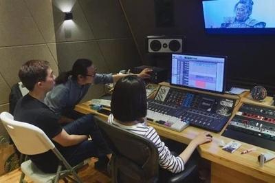 與馮小剛、管虎等導演數(shù)次合作,參與80余部電影后期制作,知名聲音指導王鋼用作品解析聲音創(chuàng)作